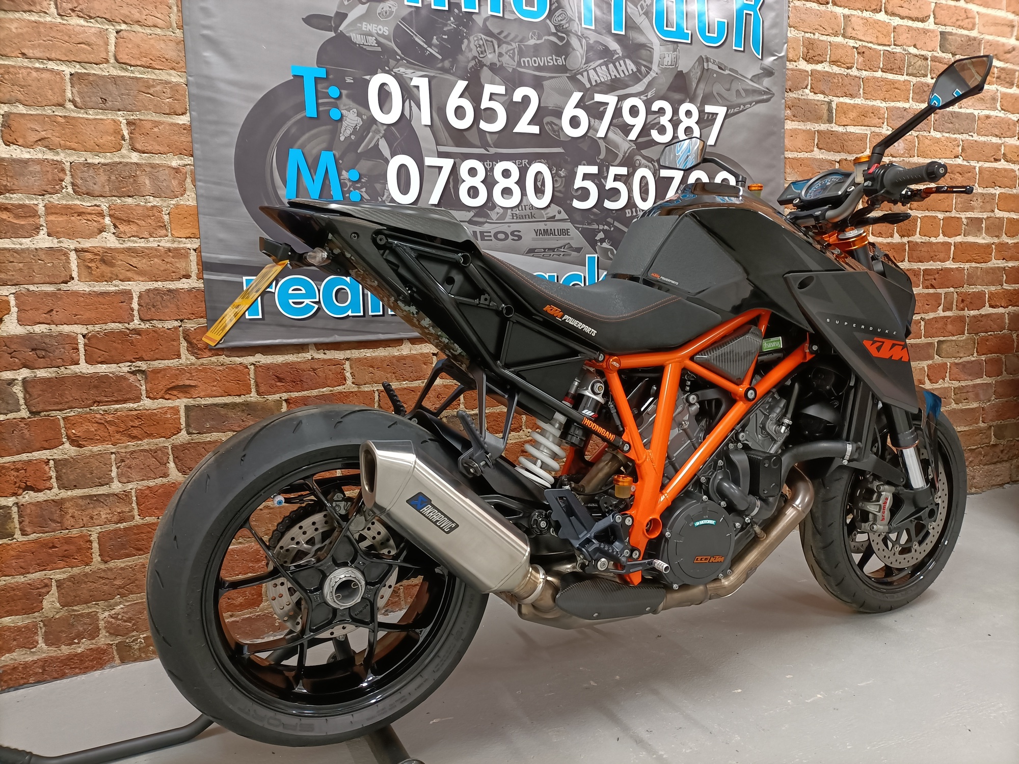 KTM 1290 SUPERDUKE R LOADED WITH EXTRAS QUITE SIMPLY STUNNING – Redline