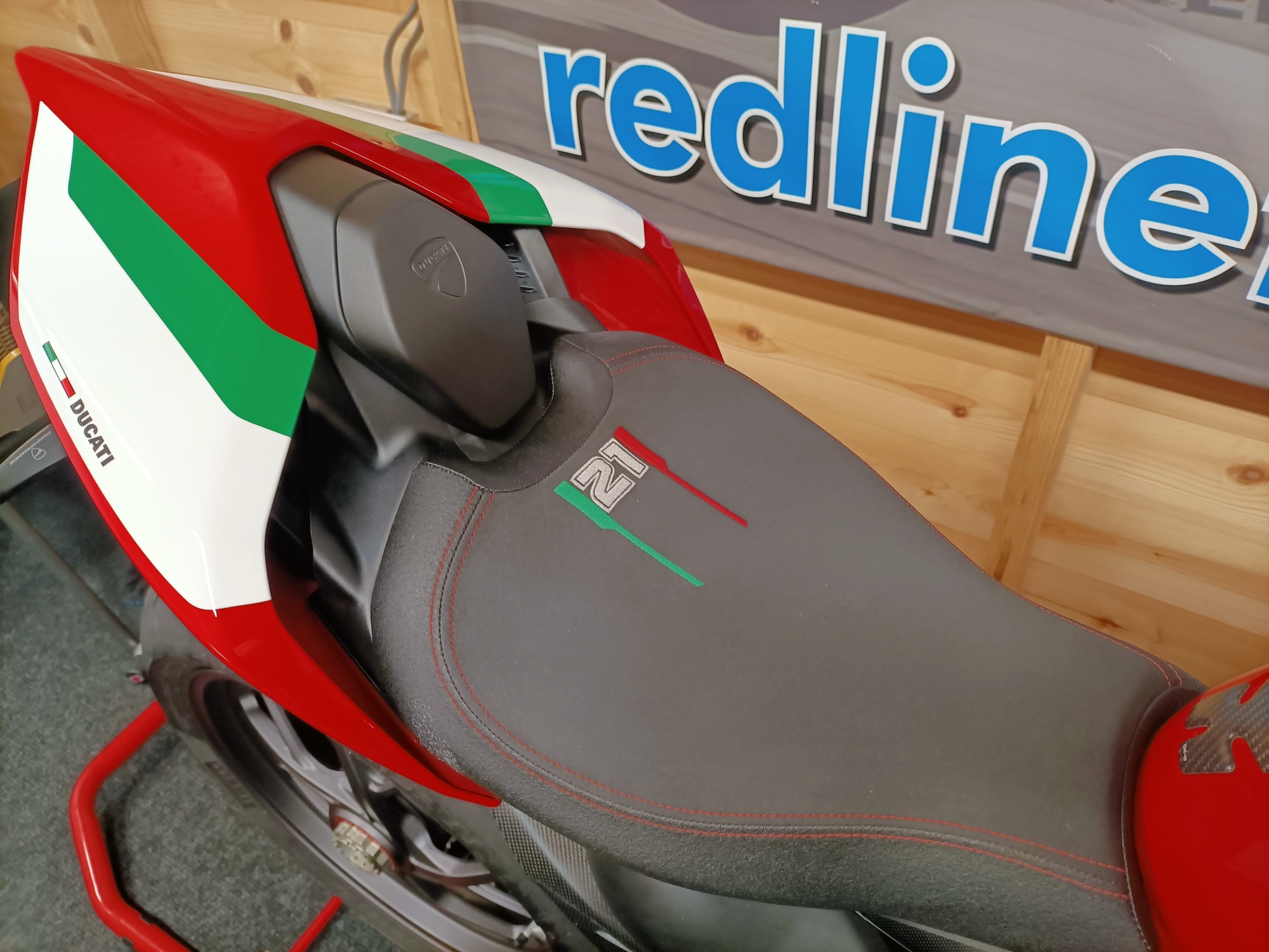 DUCATI PANIGALE V2 BAYLISS 20TH ANNIVERSARY LIMITED EDITION "STUNNER" - Image 10