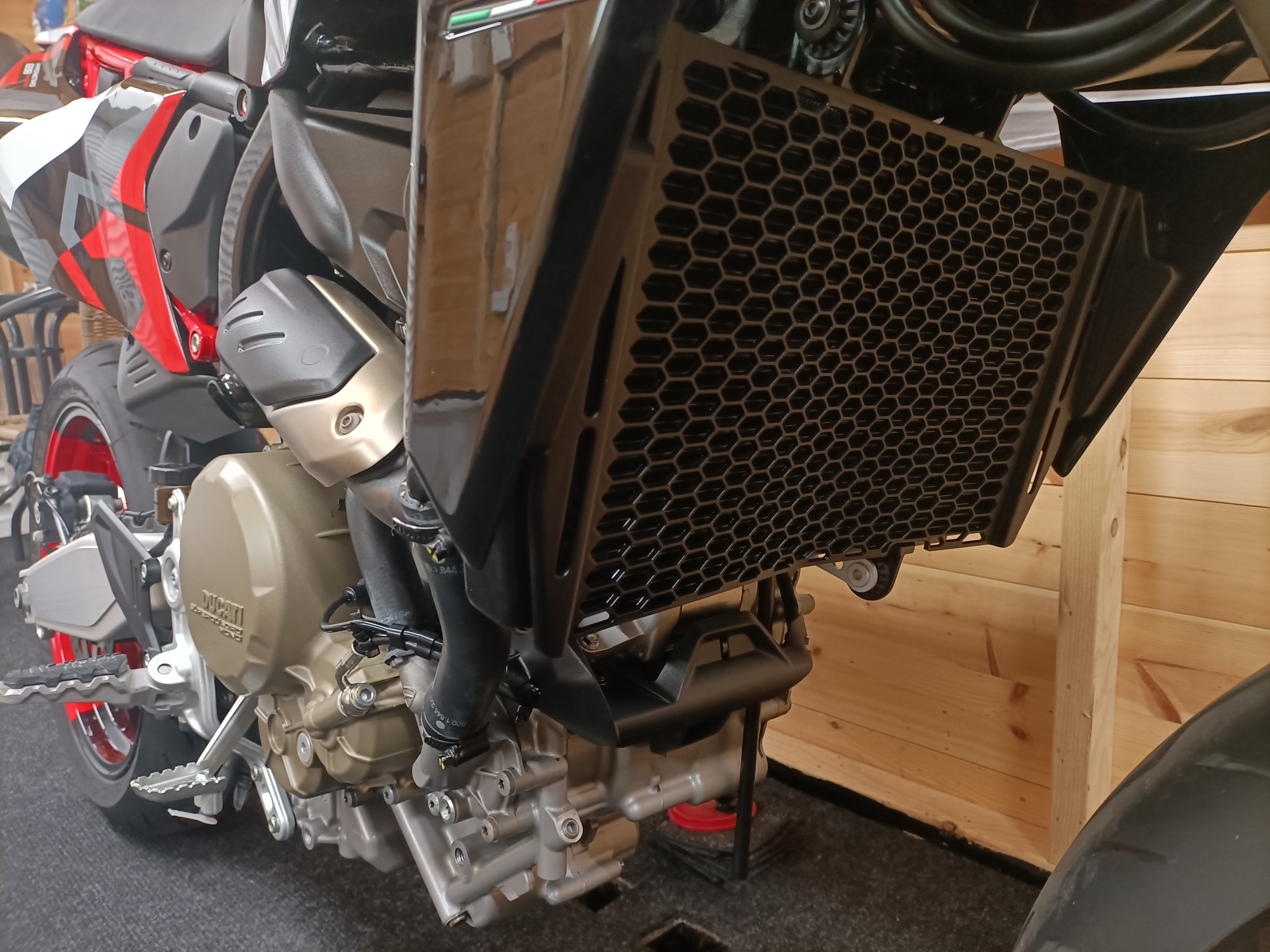 2024 DUCATI 698 HYPERMOTARD RVE MONO ULTRA LOW MILEAGE "STUNNER" - Image 14
