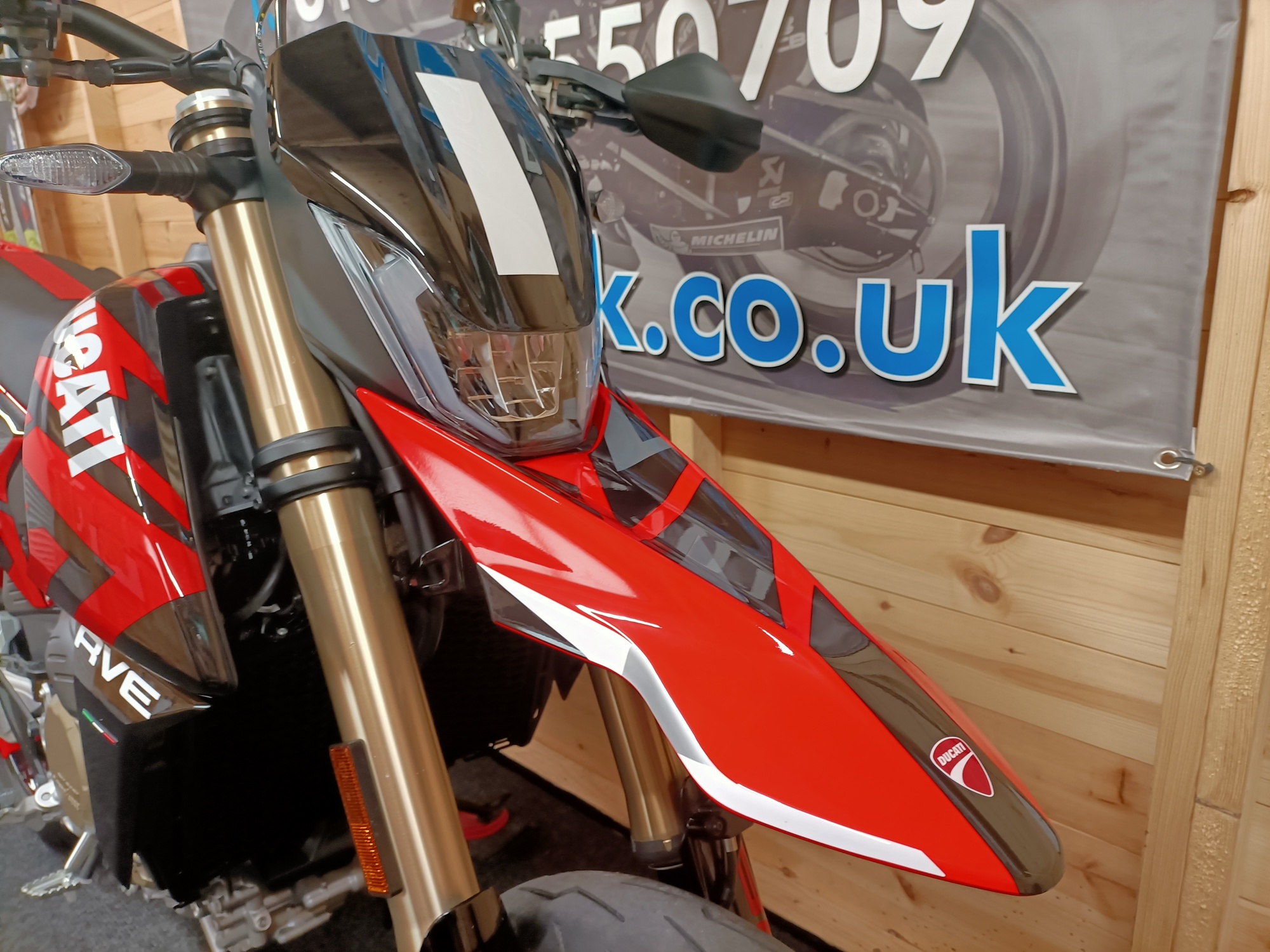 2024 DUCATI 698 HYPERMOTARD RVE MONO ULTRA LOW MILEAGE "STUNNER" - Image 12