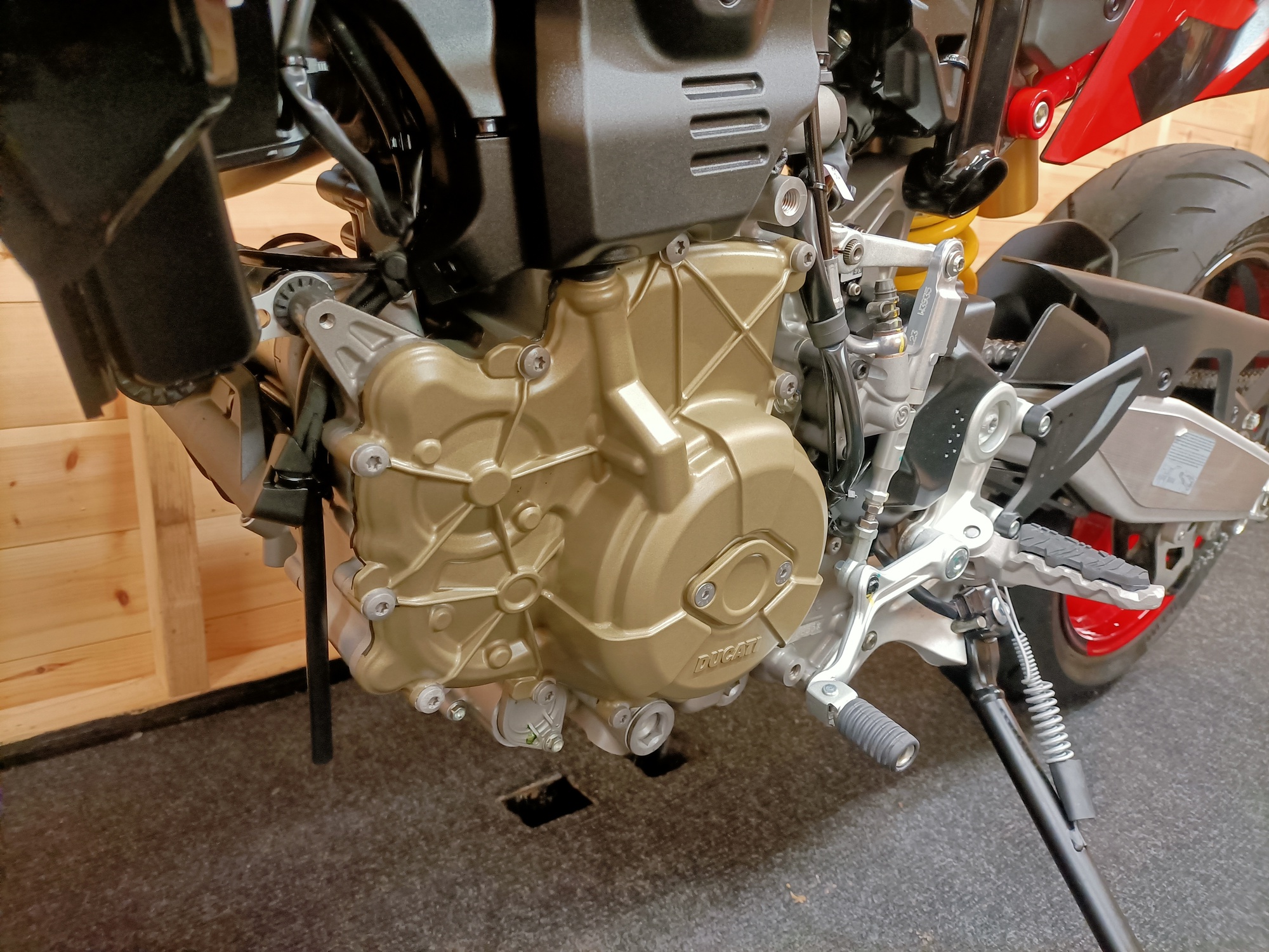 2024 DUCATI 698 HYPERMOTARD RVE MONO ULTRA LOW MILEAGE "STUNNER" - Image 17