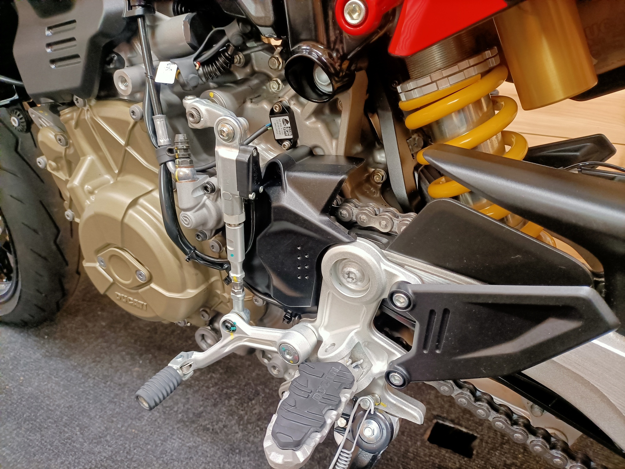2024 DUCATI 698 HYPERMOTARD RVE MONO ULTRA LOW MILEAGE "STUNNER" - Image 18