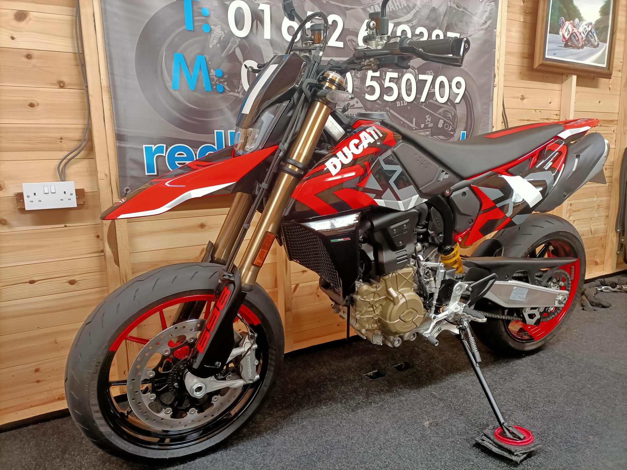 2024 DUCATI 698 HYPERMOTARD RVE MONO ULTRA LOW MILEAGE "STUNNER" - Image 4
