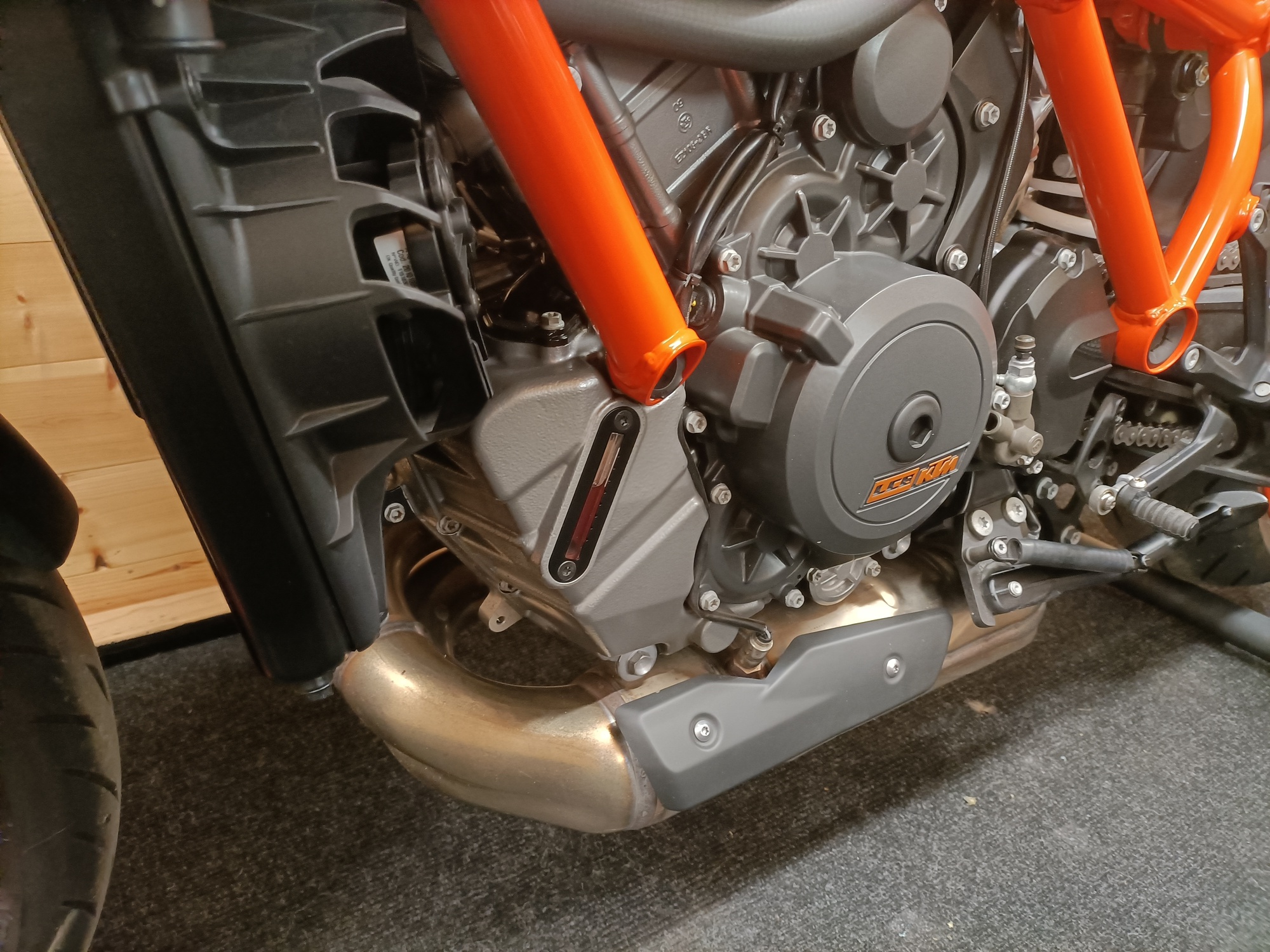 KTM 1290 SUPERDUKE R TECH PACK -TRACK PACK ULTRA LOW MILES "STUNNER" - Image 14