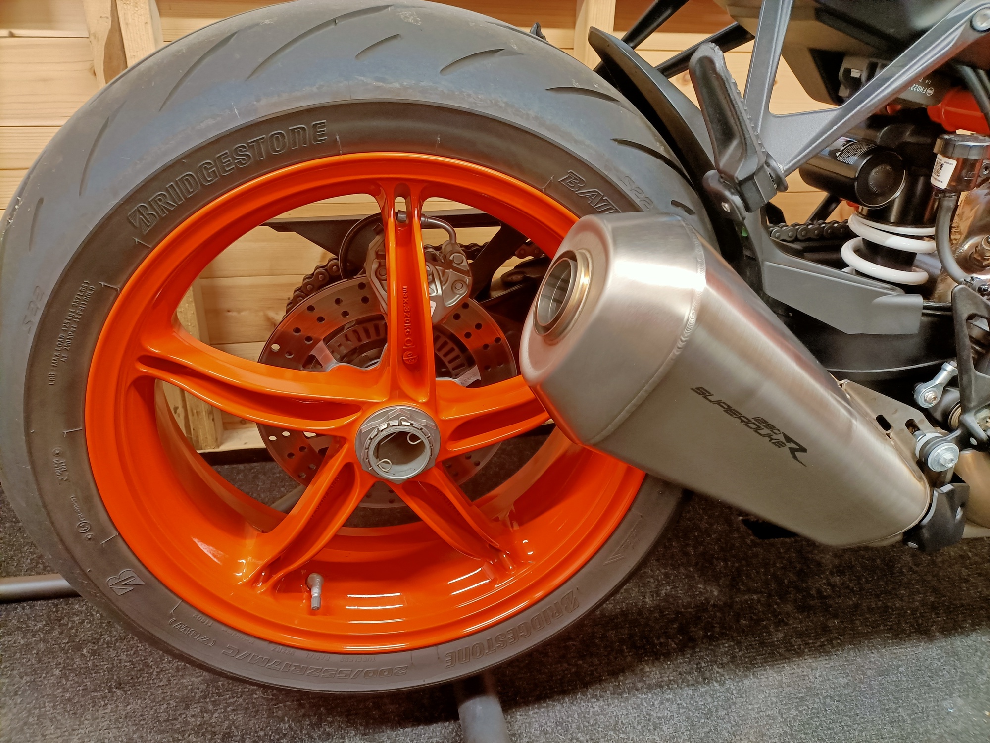 KTM 1290 SUPERDUKE R TECH PACK -TRACK PACK ULTRA LOW MILES "STUNNER" - Image 20