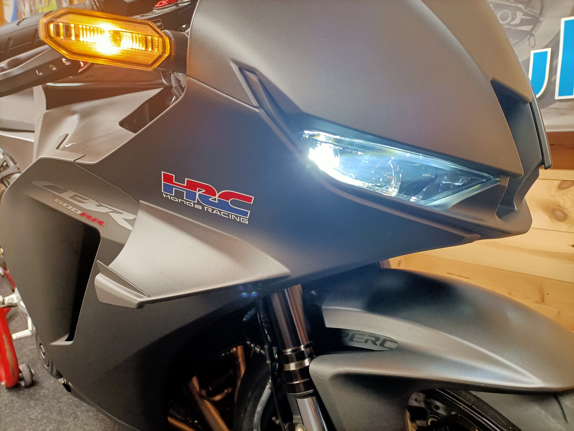 2025 HONDA CBR600 RR LOW MILEAGE EVOTECH PARTS SEAT COWL "STUNNER" - Image 10