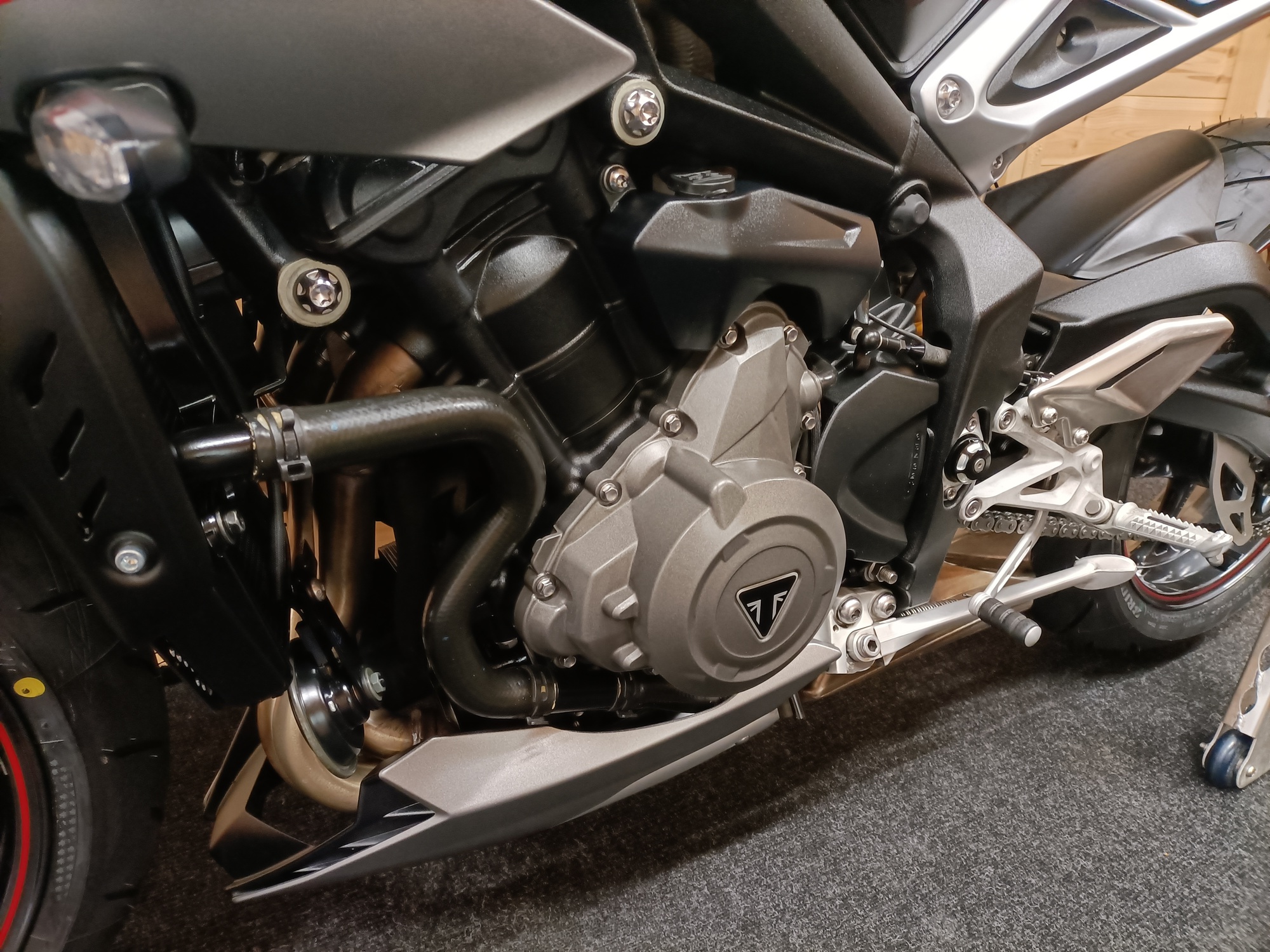 TRIUMPH STREET TRIPLE 765 RS ULTRA LOW MILEAGE ARROW EXHAUST "STUNNER" - Image 17