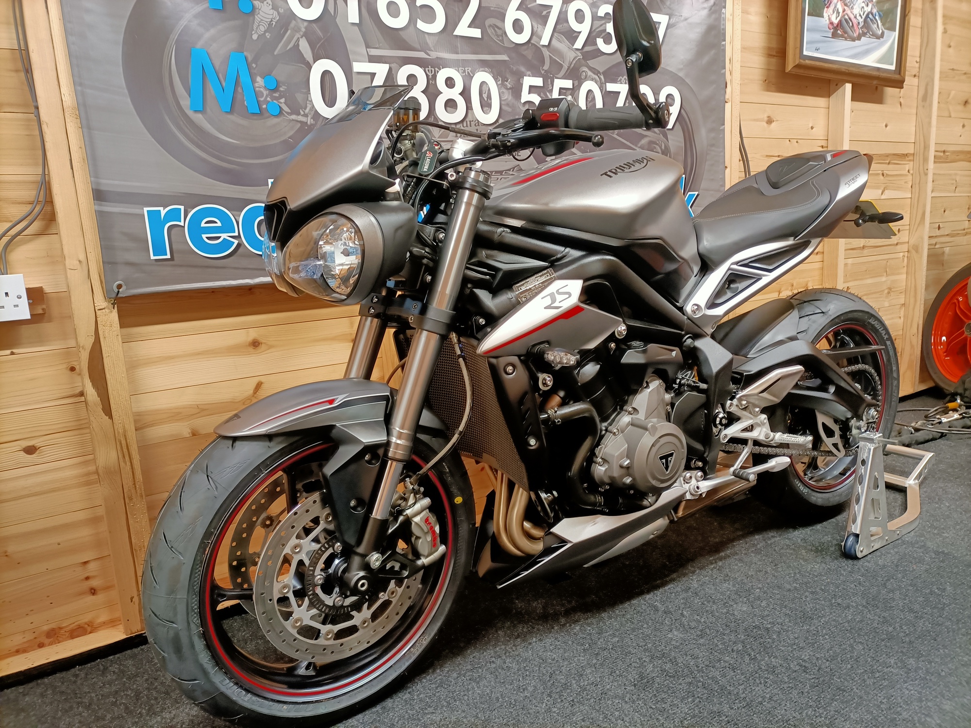 TRIUMPH STREET TRIPLE 765 RS ULTRA LOW MILEAGE ARROW EXHAUST "STUNNER" - Image 4