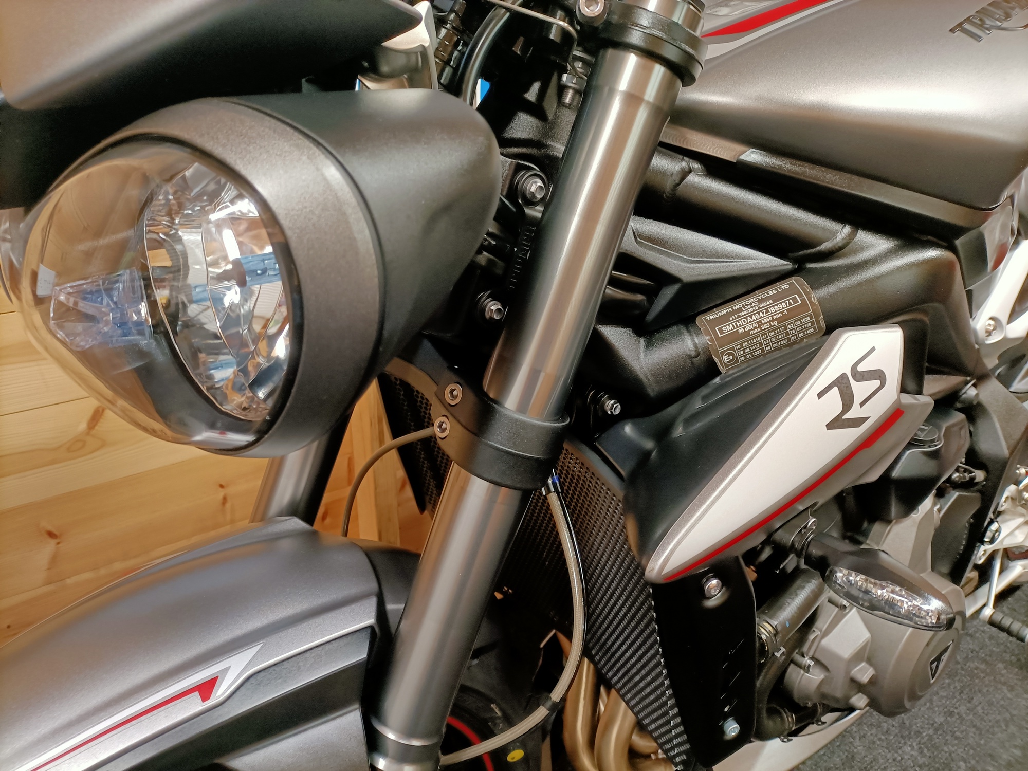 TRIUMPH STREET TRIPLE 765 RS ULTRA LOW MILEAGE ARROW EXHAUST "STUNNER" - Image 8