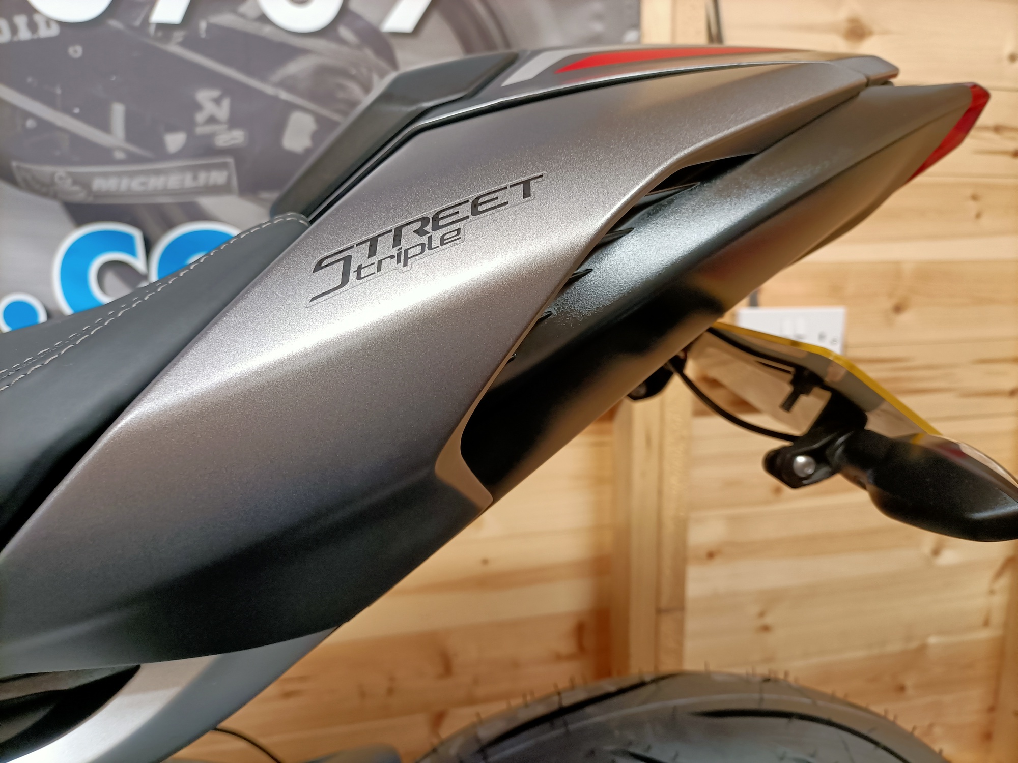 TRIUMPH STREET TRIPLE 765 RS ULTRA LOW MILEAGE ARROW EXHAUST "STUNNER" - Image 7