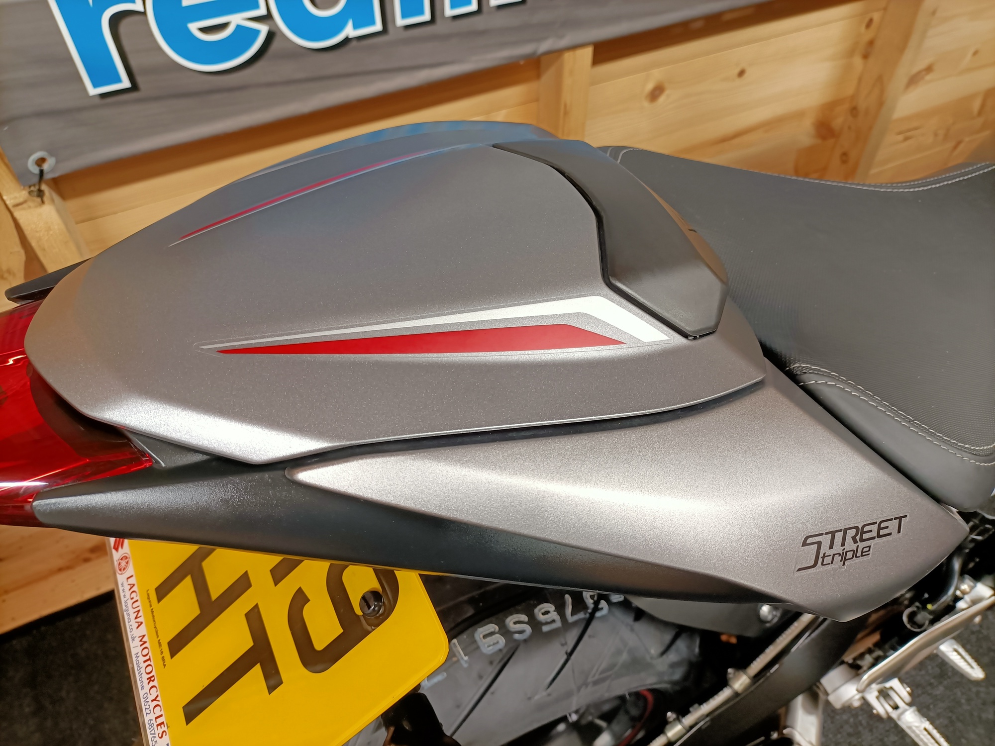 TRIUMPH STREET TRIPLE 765 RS ULTRA LOW MILEAGE ARROW EXHAUST "STUNNER" - Image 10
