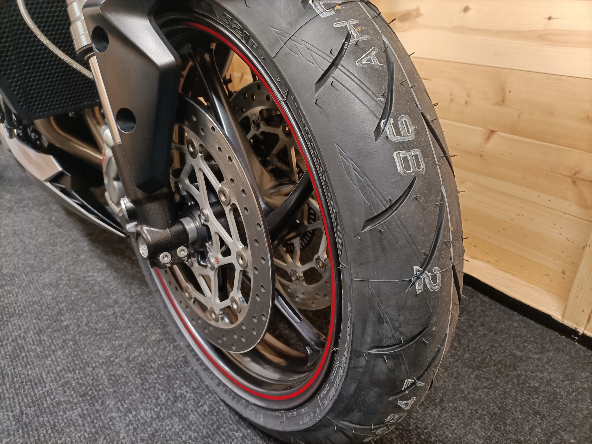 TRIUMPH STREET TRIPLE 765 RS ULTRA LOW MILEAGE ARROW EXHAUST "STUNNER" - Image 21